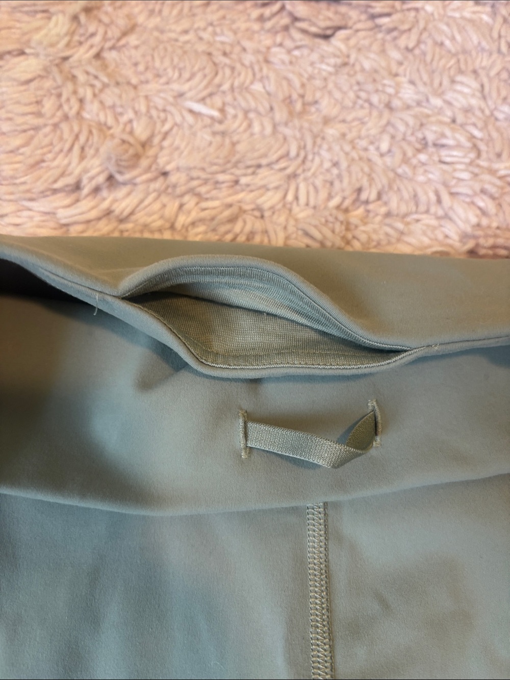 Lulu lemon sage green leggings - Picture 3 of 5